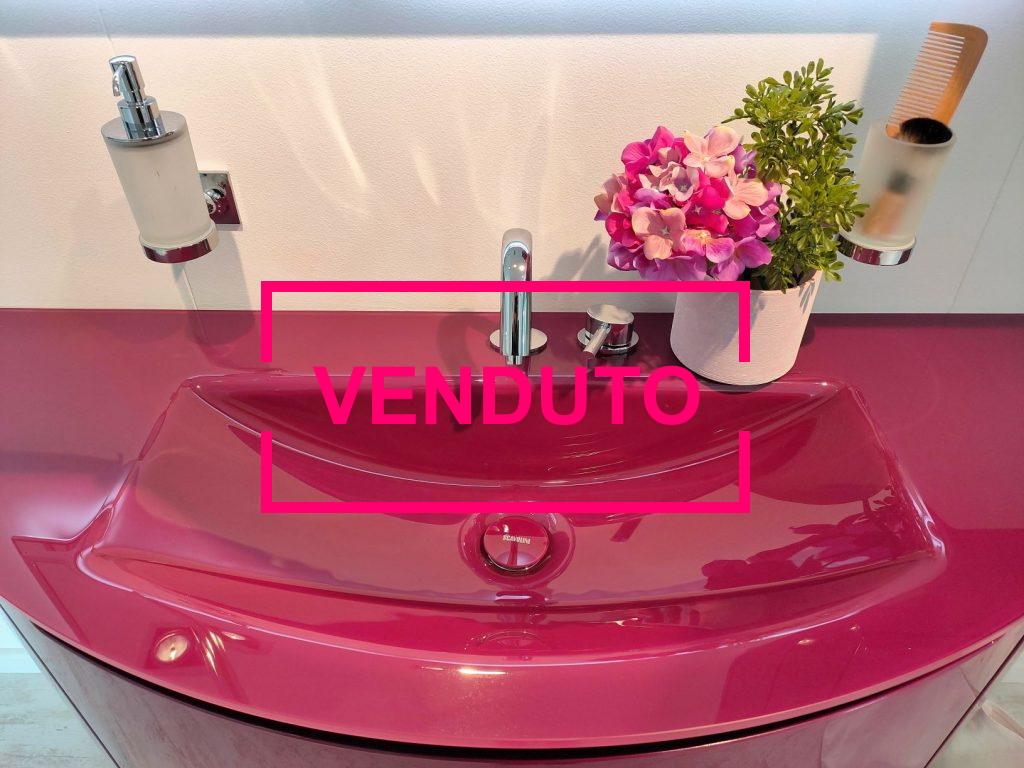 Mobile bagno curvo